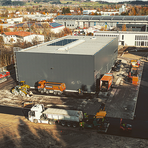 🚧👷‍♂️ #Asphaltkolonne #Kempten
Schaut euch unsere  #Asphaltkolonne in Kempten an! 🛣️👀
Möchtest du Teil unseres Teams...